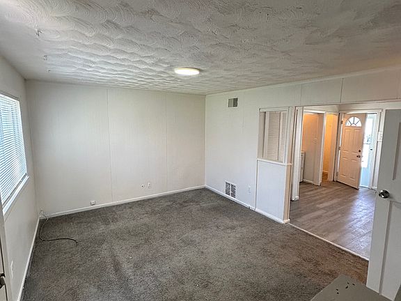 5th image of 33116 Alberta St