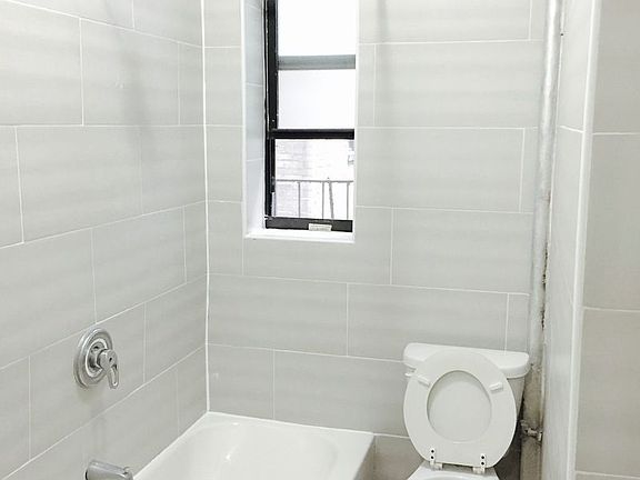 3rd image of 320 Empire Blvd APT 6