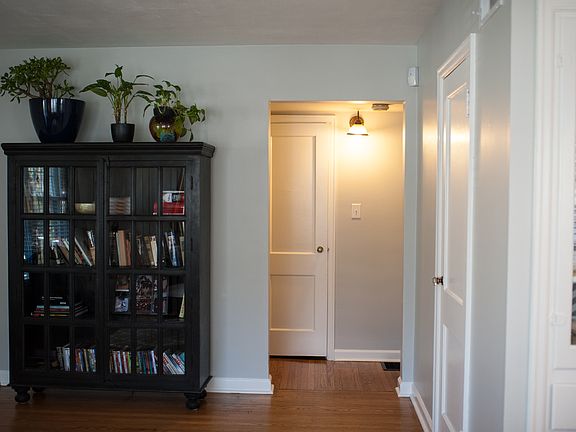 5th image of 5631 Rosslyn Ave