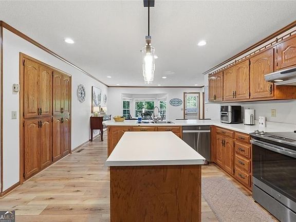 3rd image of 81 Carter Rd