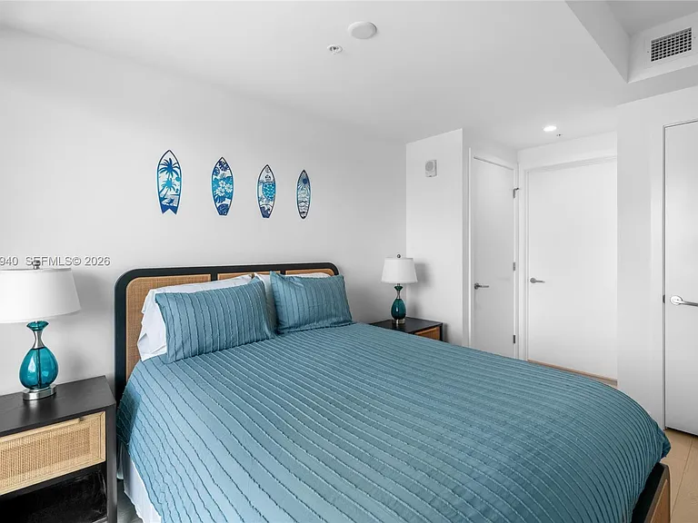 9221 E Bay Harbor Dr #408 — Photo 17