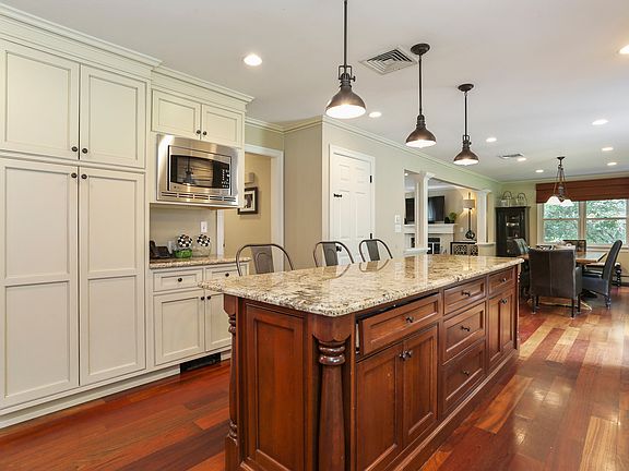 5th image of 65 Deerfield Ln S