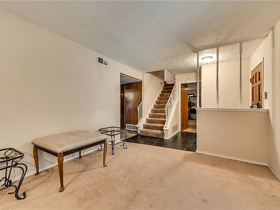 3rd image of 607 Cove Hollow Dr