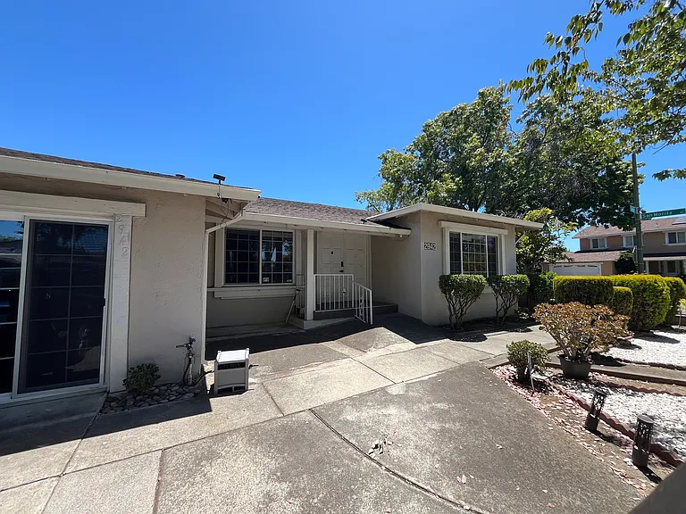 2942 Sierra Rd — Photo 2