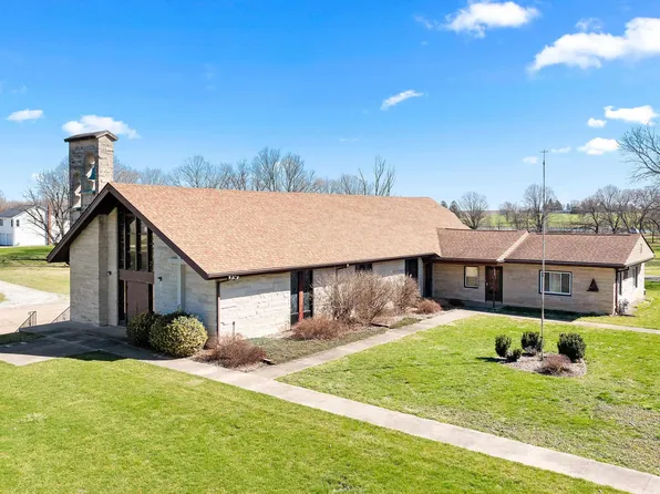 411 E Parkside Dr, Washburn, IL 61570