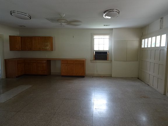 3rd image of 12 Beauregard Dr