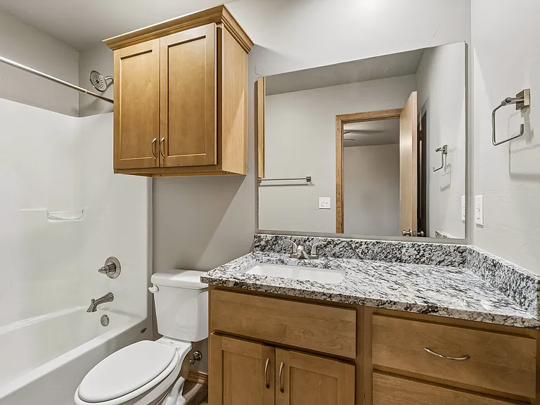 230 N Duncan St — Photo 22