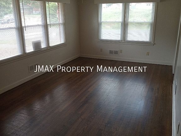 3rd image of 3202 Fleetwood Ave