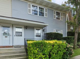9 Harbour Ln APT 4A, Oyster Bay, NY 11771