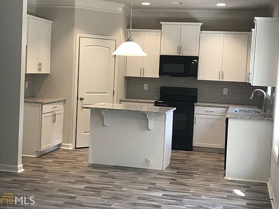 5th image of 707 Stone Creek Dr