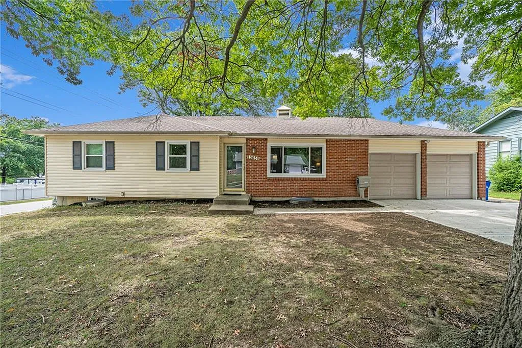 4 bed, 2.5 bath, 1896 sqft, $2,100 — Photo 3