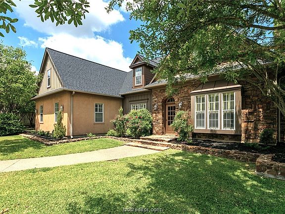 3rd image of 731 Royal Adelade Dr