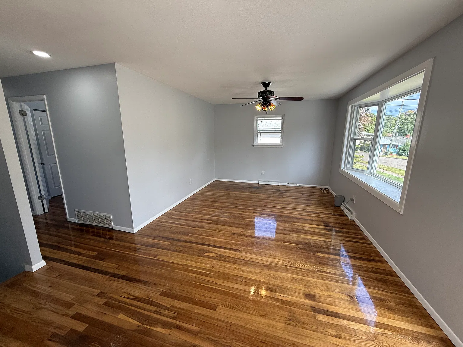 3 bed, 1400 sqft, $2,900 — Photo 3