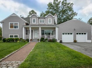 725 The Cres, Mamaroneck, NY 10543
