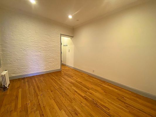 3rd image of 106 Norfolk St APT 15