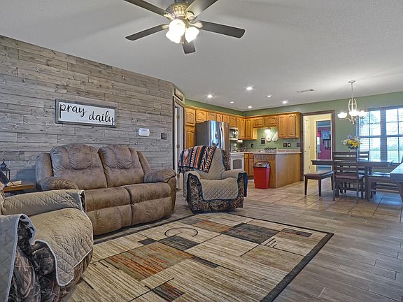 2nd image of 223 Myrtle Dr