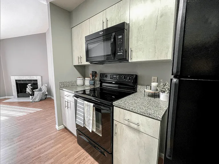 South Summit Apartments — Photo 16