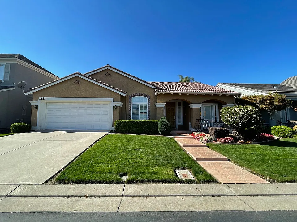 1621 Linnea Ln