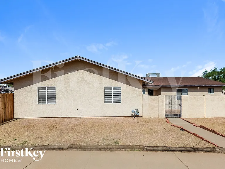 13857 N 48th Ave — Photo 1