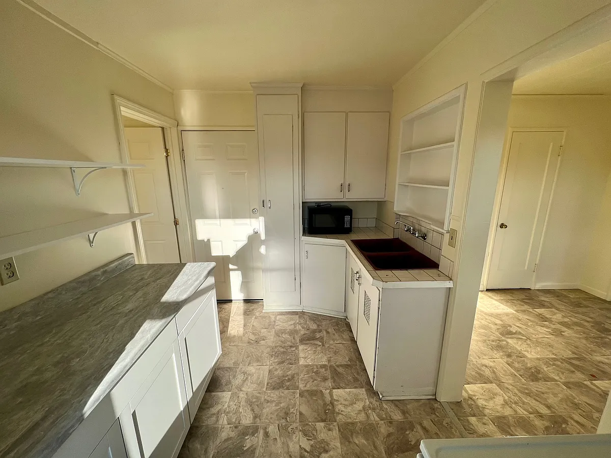 Building Photo - 215 N Ivy St #1