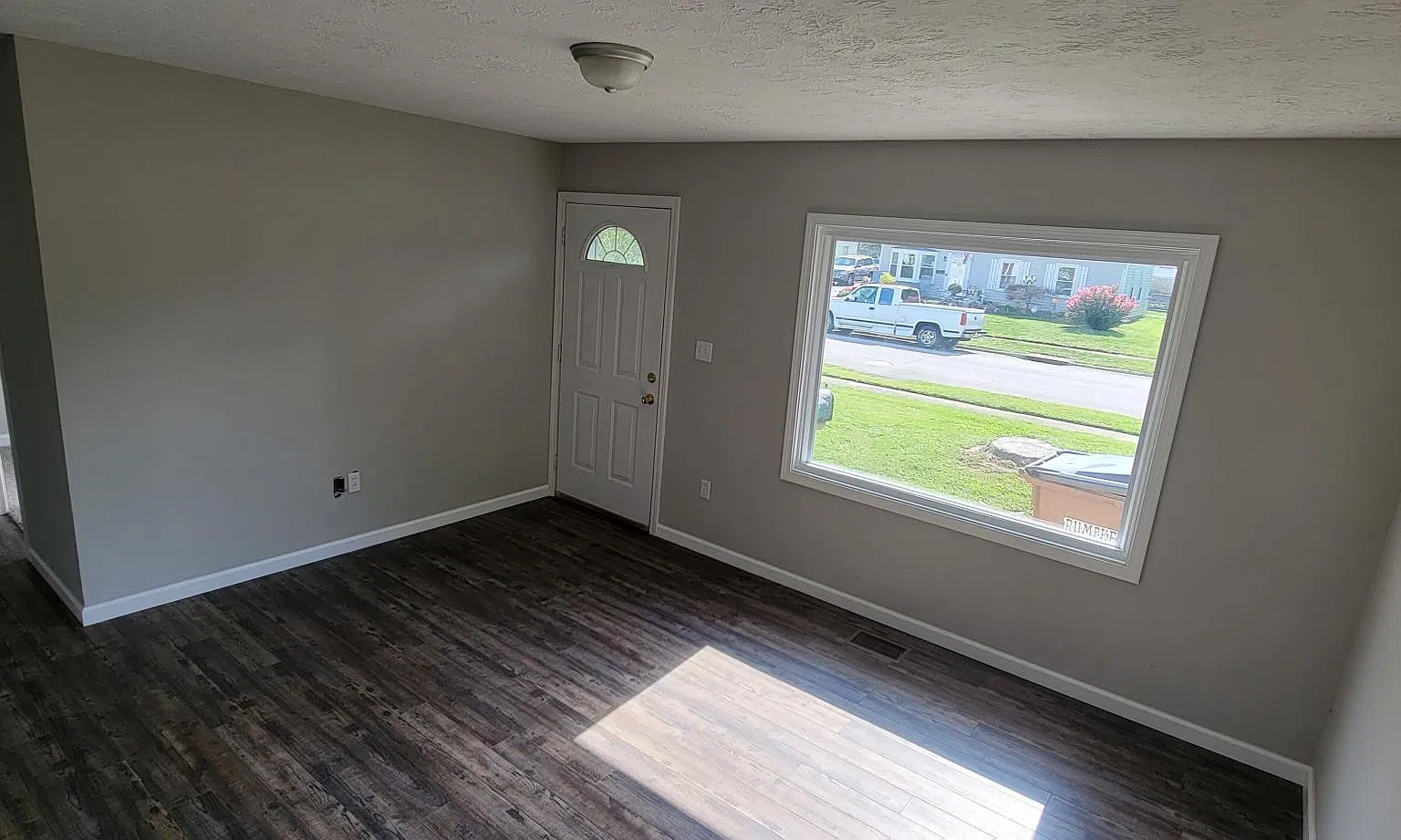 3 bed, 864 sqft, $1,295 — Photo 4