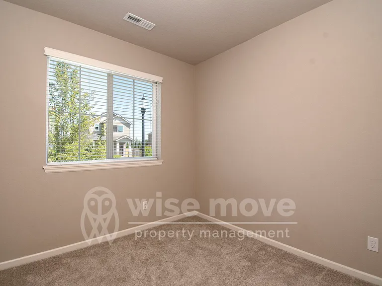7317 N 93rd Ave — Photo 4