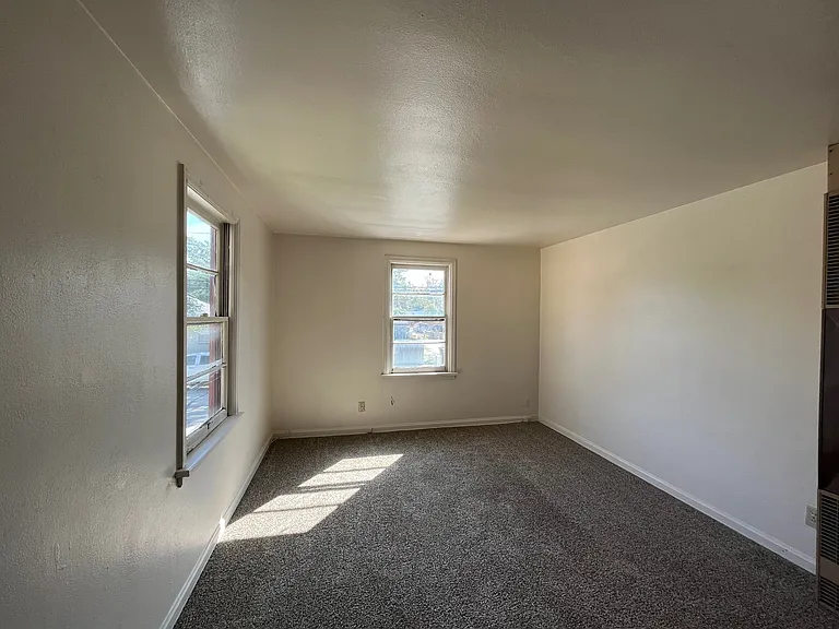 1606 W Rossi St — Photo 12