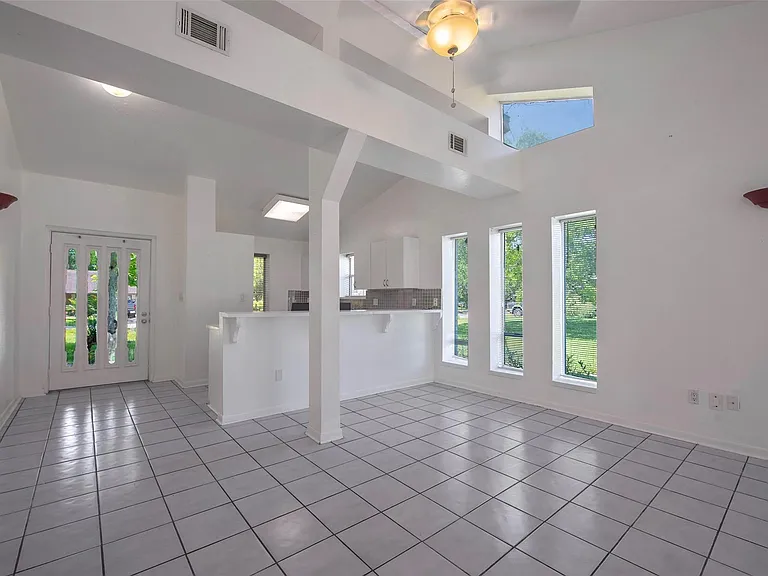 1208 Weyer St — Photo 11