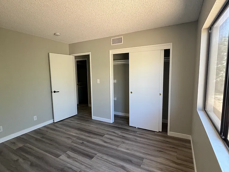 9208 Langdon Ave — Photo 25