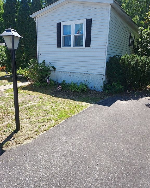 1st image of 8 Jefferson Way