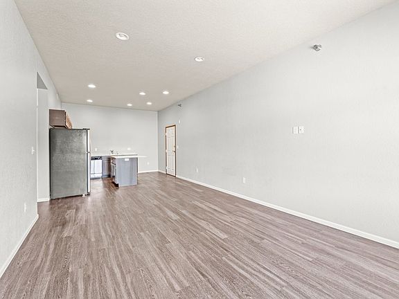 4th image of 2019 Olive St #301