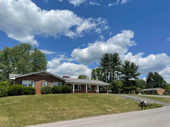 533 Howard Dr, Salem, VA 24153