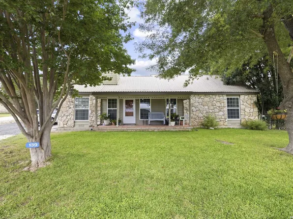 139 EICKENROHT RD, Ingram, TX 78025