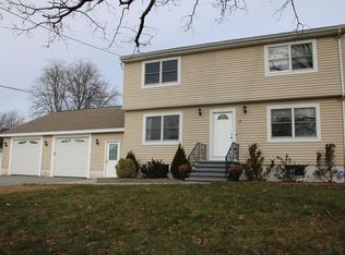 19 Floyd Ave, Tewksbury, MA 01876