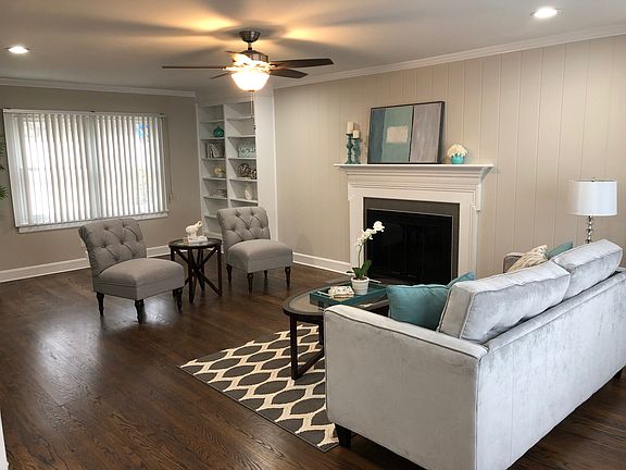 Fireplace, recessed lighting