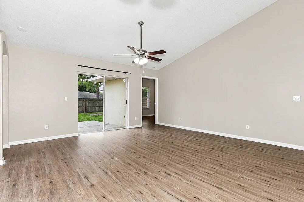 4 bed, 2.0 bath, 1459 sqft, $2,355 — Photo 3