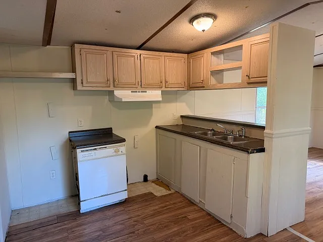 3 bed, 1100 sqft, $800 — Photo 2