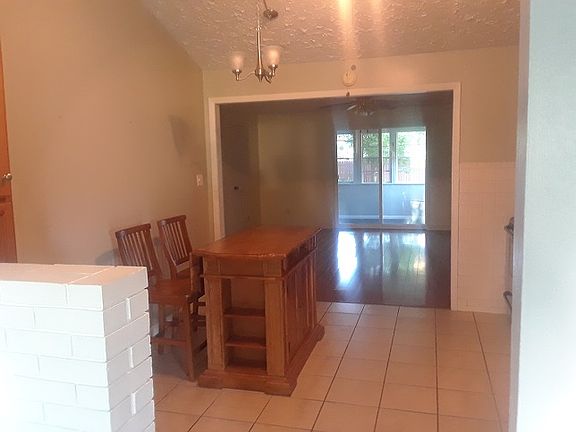 5th image of 2419 Amberly St
