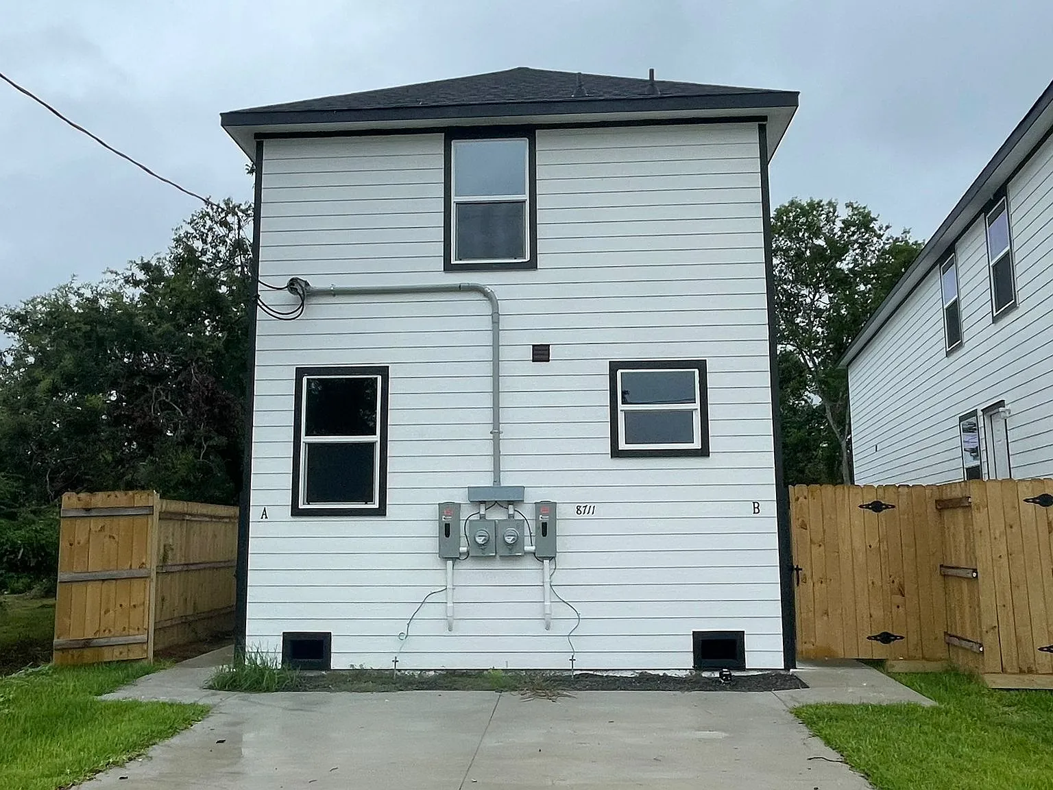 3 bed, 1150 sqft, $1,604 — Photo 2