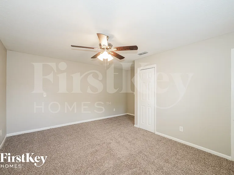 2224 E Hanna Ave — Photo 13