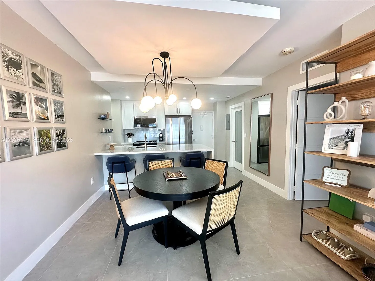 Hemispheres Condo — Photo 2