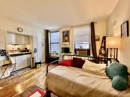 Rented by Bond New York | media 8