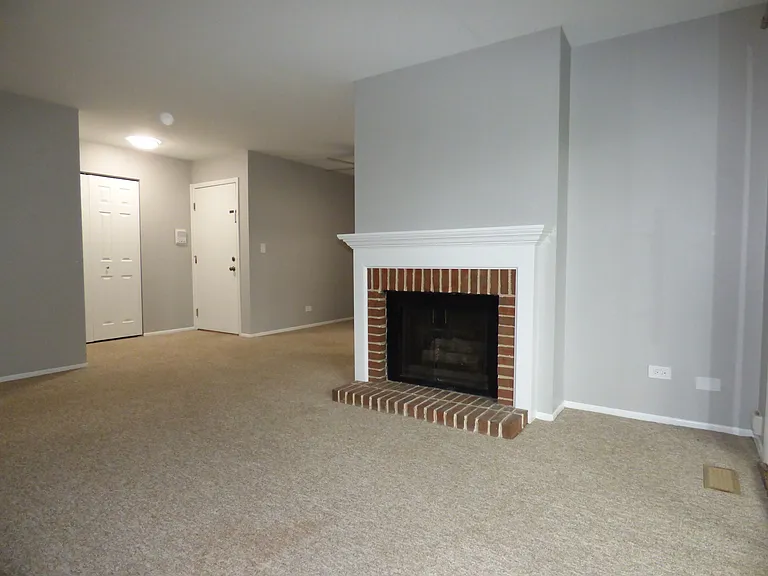 402 Sandalwood Ln #D1 — Photo 6