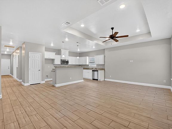 4th image of 4404 Harris St