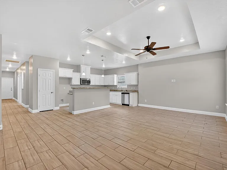 4404 Harris St — Photo 4