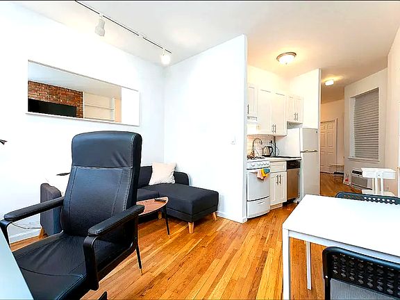 3rd image of 135 W 24th St #3E