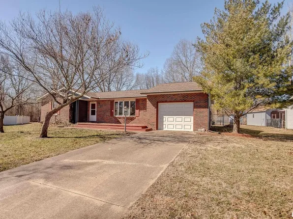 227 Cope Dr, Salem, IL 62881