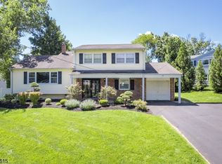 28 Maynard Rd, Somerset, NJ 08873