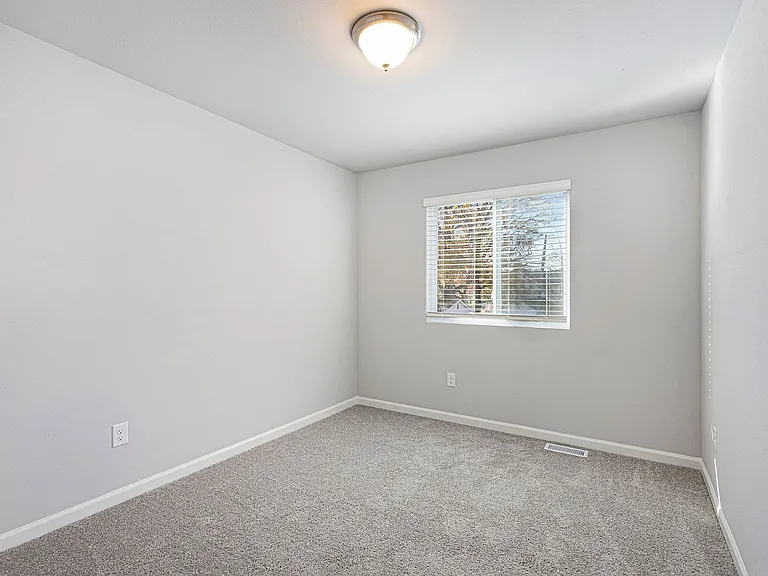 934 Maple Ave — Photo 16