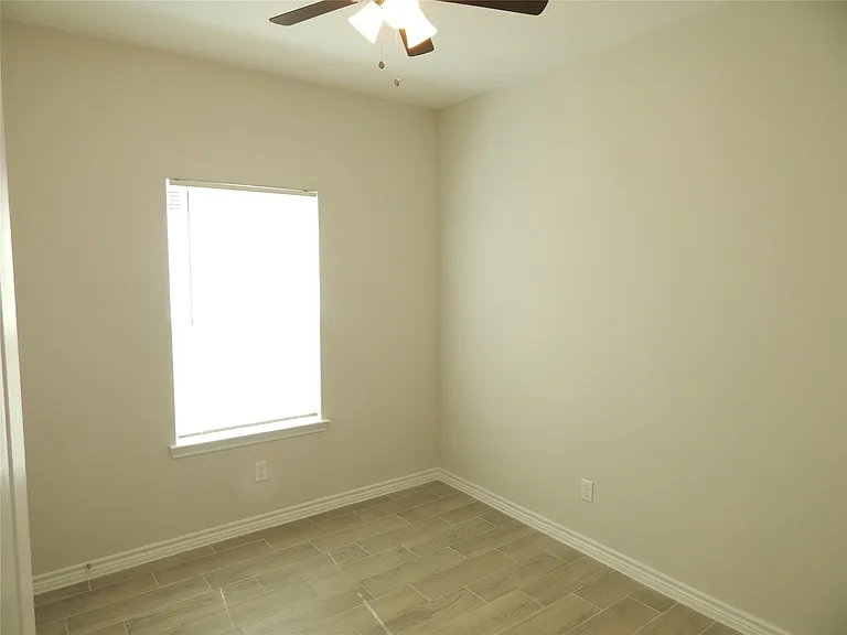 230 Northlawn — Photo 19